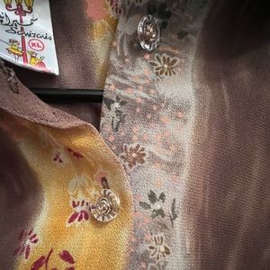 Women's detailed button-up